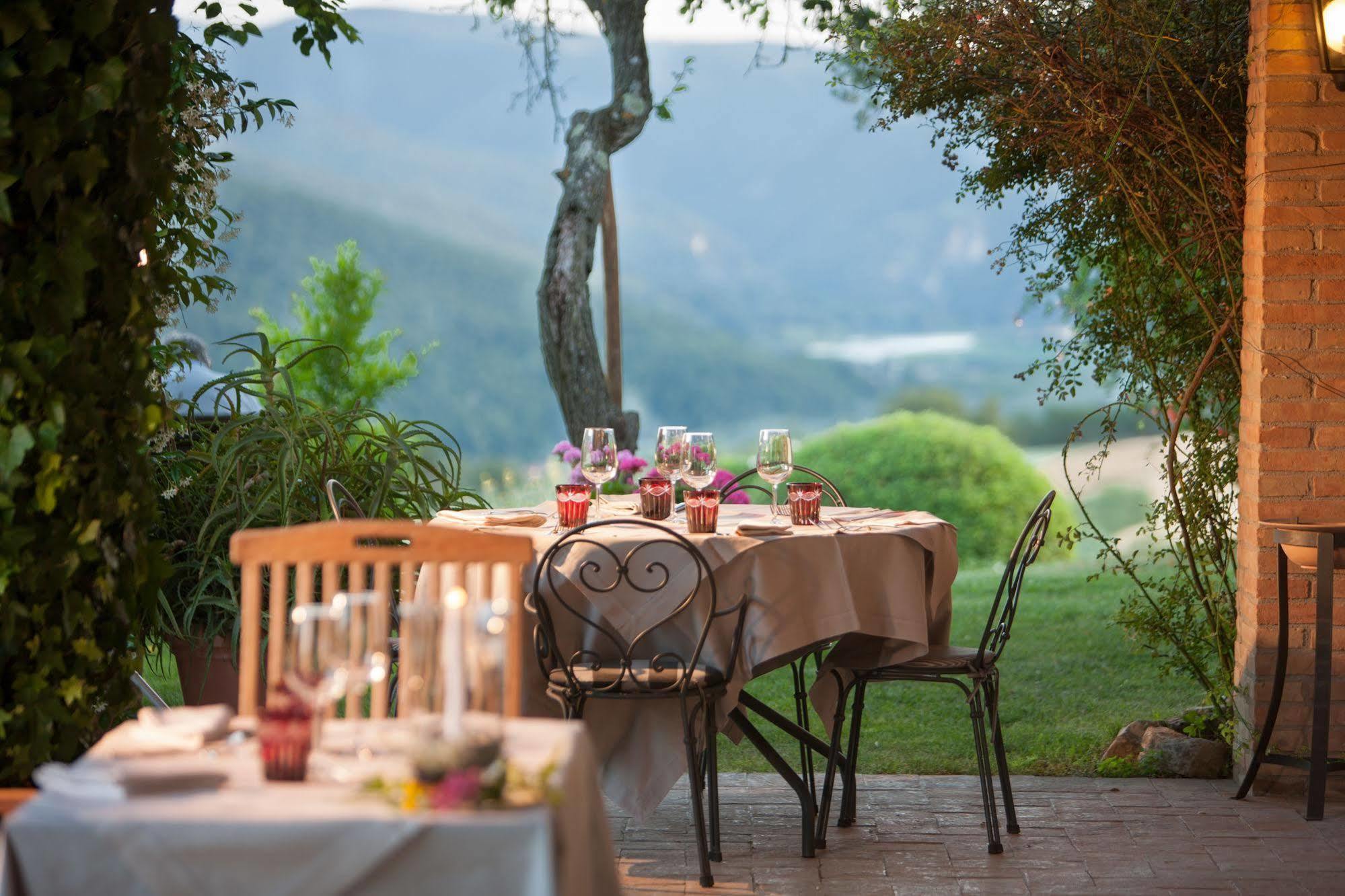 Tenuta Di Canonica Тоди Екстериор снимка