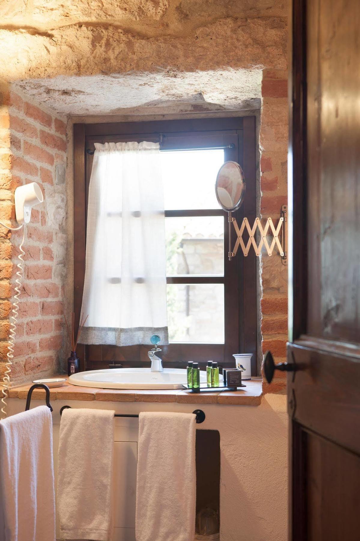 Tenuta Di Canonica Тоди Екстериор снимка