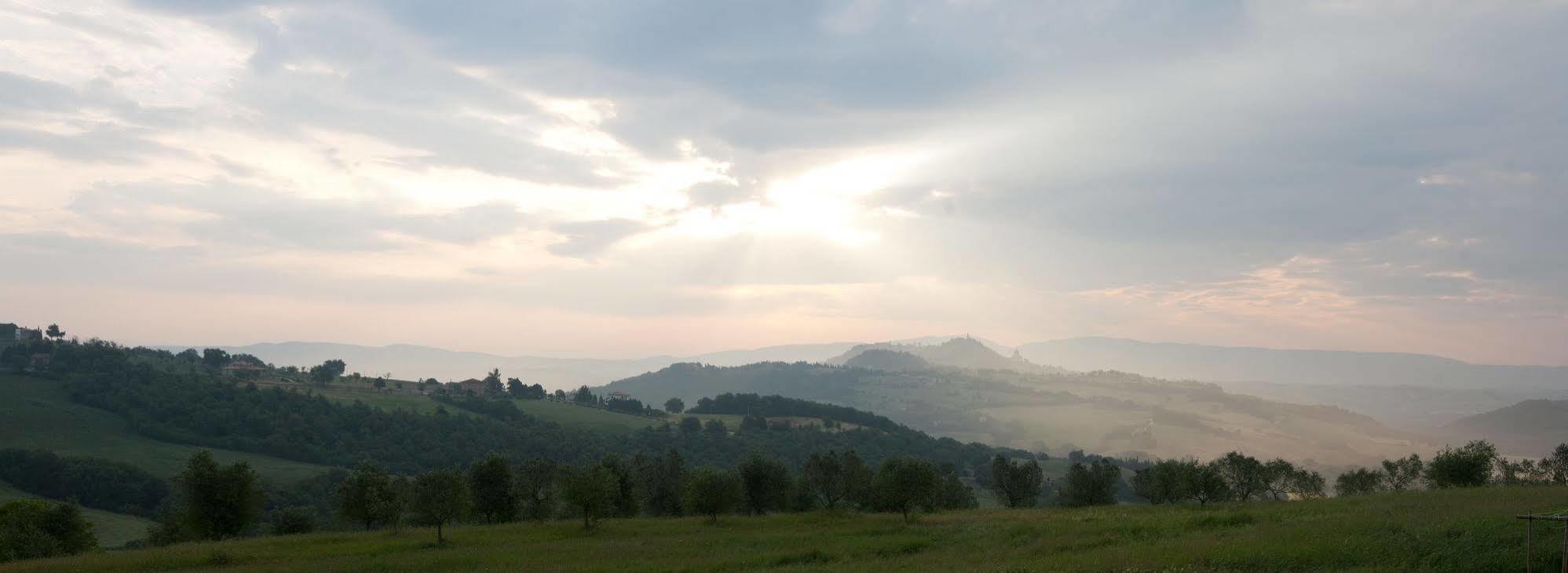 Tenuta Di Canonica Тоди Екстериор снимка