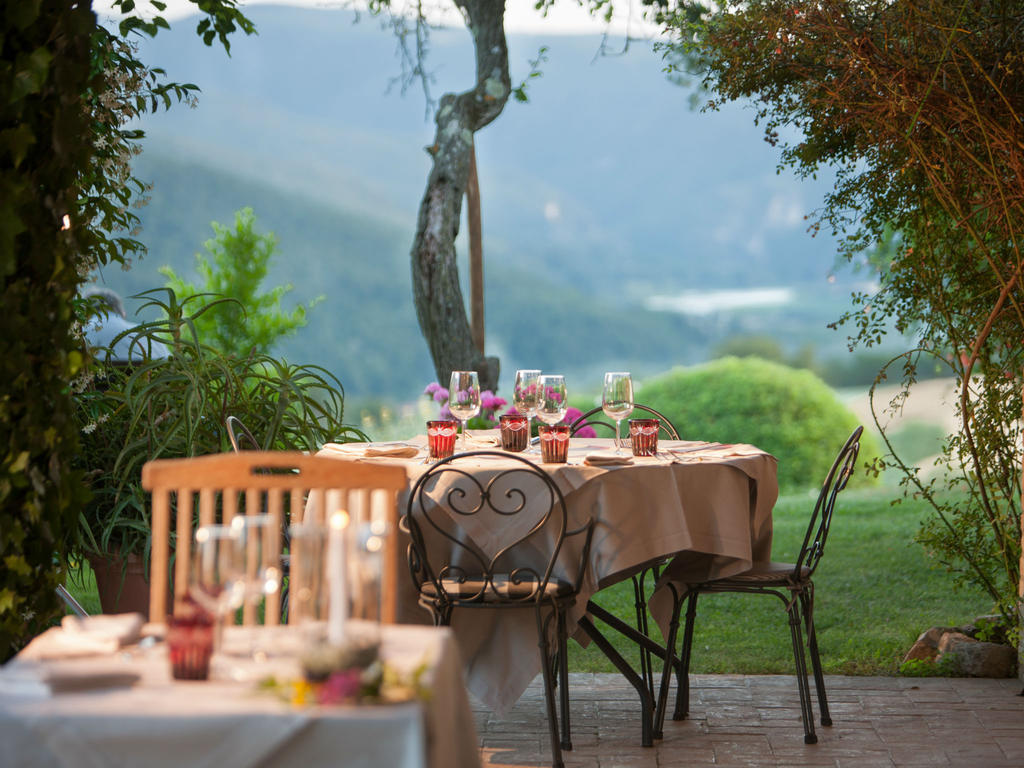 Tenuta Di Canonica Тоди Екстериор снимка