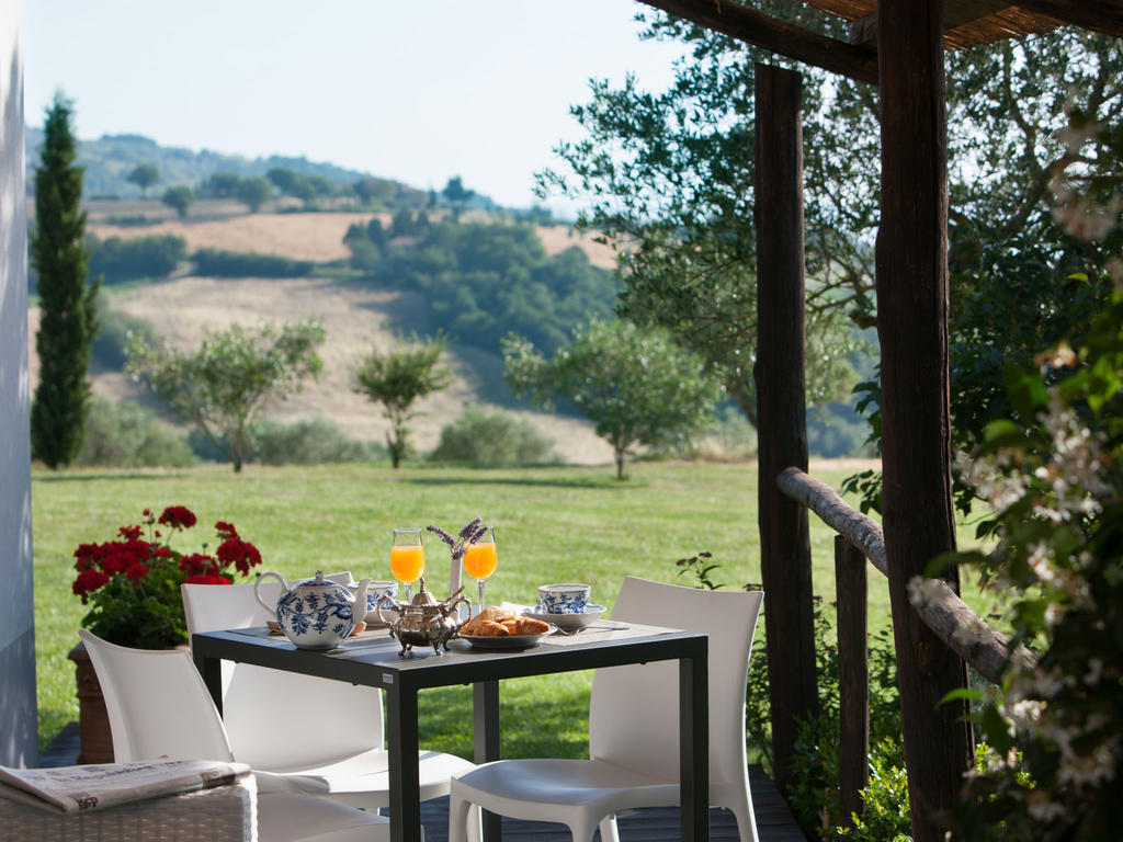 Tenuta Di Canonica Тоди Екстериор снимка